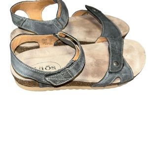 Taos Footwear Women's Luvie Steel leather  Sandal 7-7.5M US comfort shoes